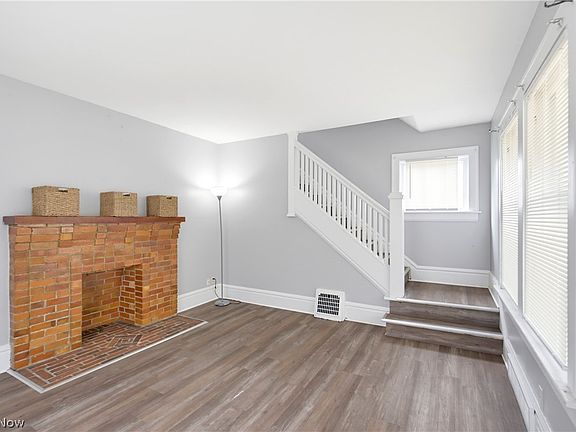 3rd image of 2283 East Ave