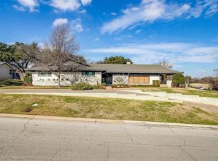 4000 Shadow Dr, Fort Worth, TX 76116