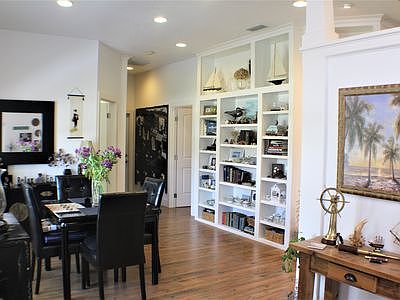 5th image of 880 N Elm St