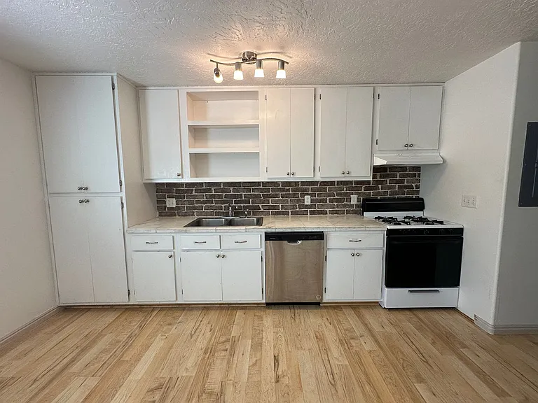 644 Sunflower Rd — Photo 3