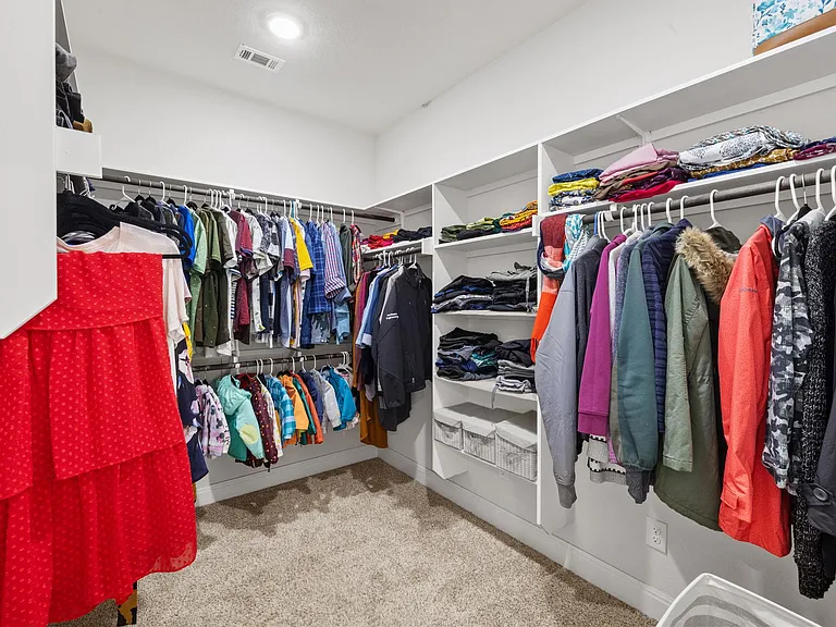 724 Pioneer Grv — Photo 24