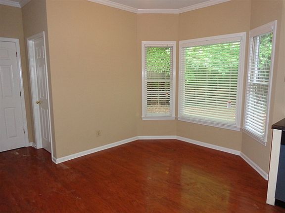 4th image of 1901 Rosewood Ln