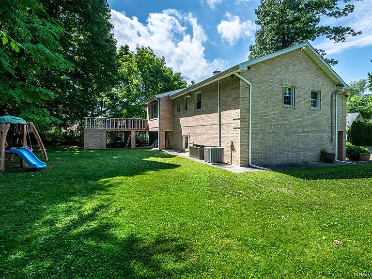 18 Carlyle Pl — Photo 35