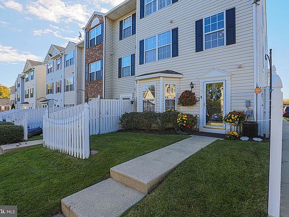 2nd image of 71 Royalty Cir #71