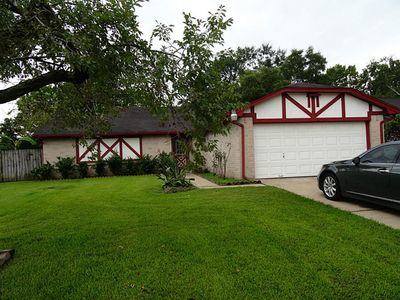 2827 Dove Country Dr, Stafford, TX, 77477
