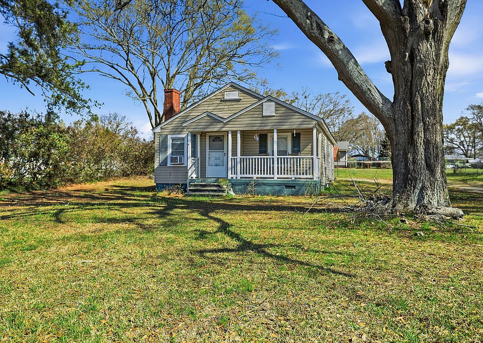 1st image of 3212 Dixon Rd