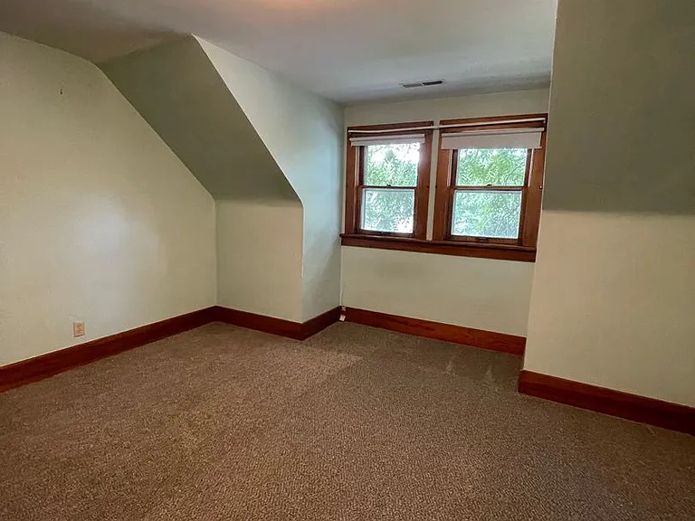 615 E 6th Ave — Photo 33