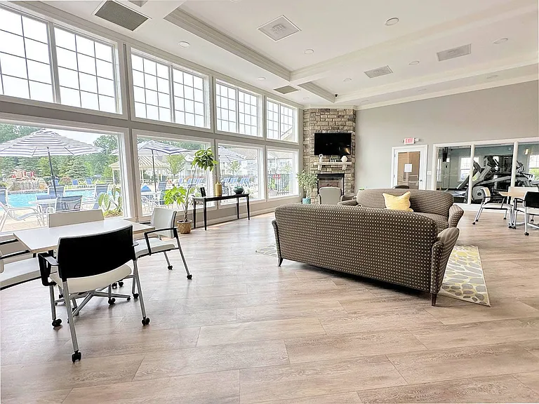 Cobblestone Court Apartments — Photo 21