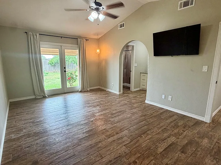 8814 Holiday Dr — Photo 7