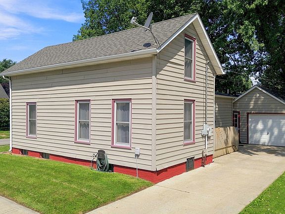 3rd image of 1315 Scott St