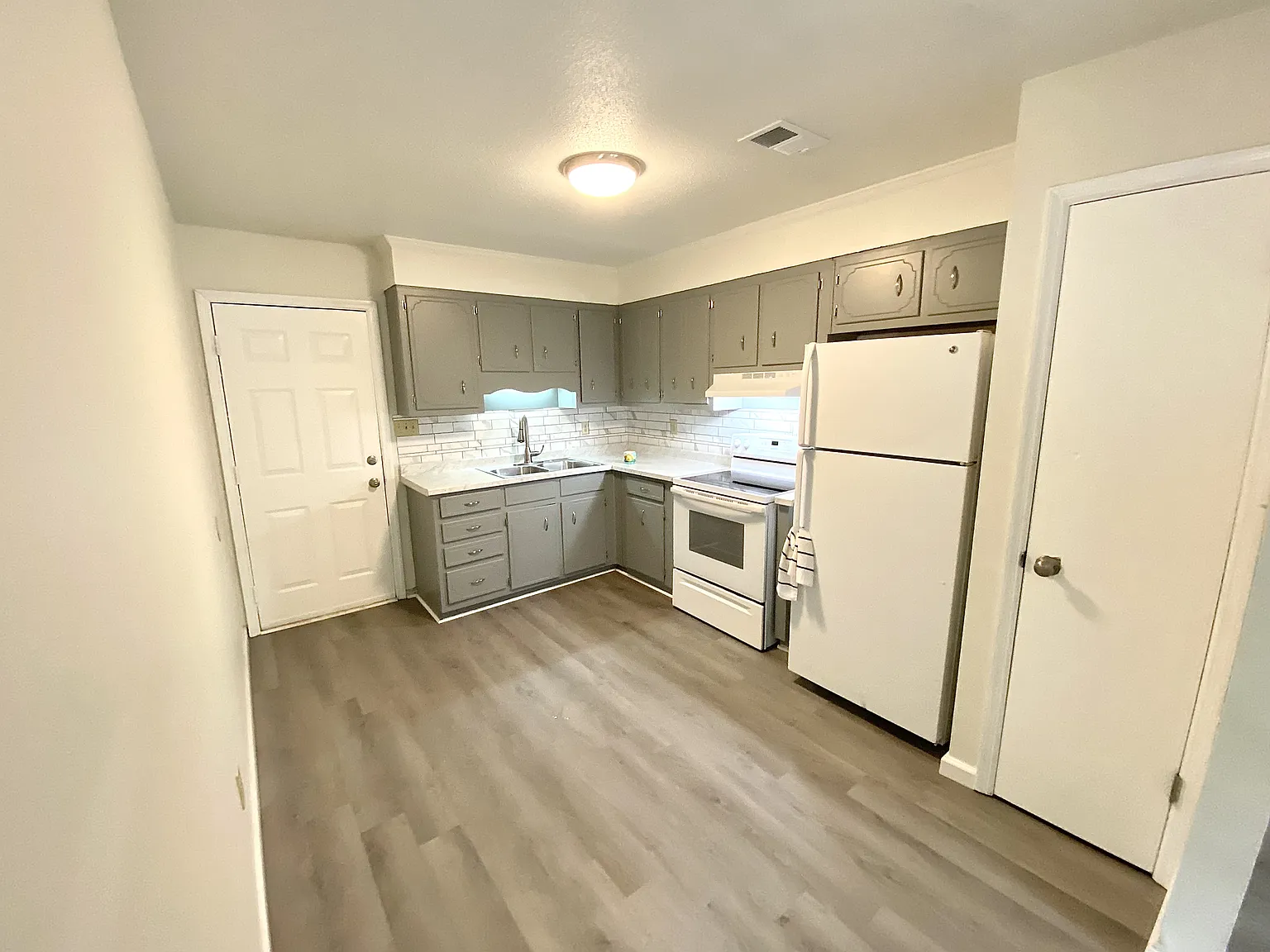 1504 Heard Ave — Photo 2