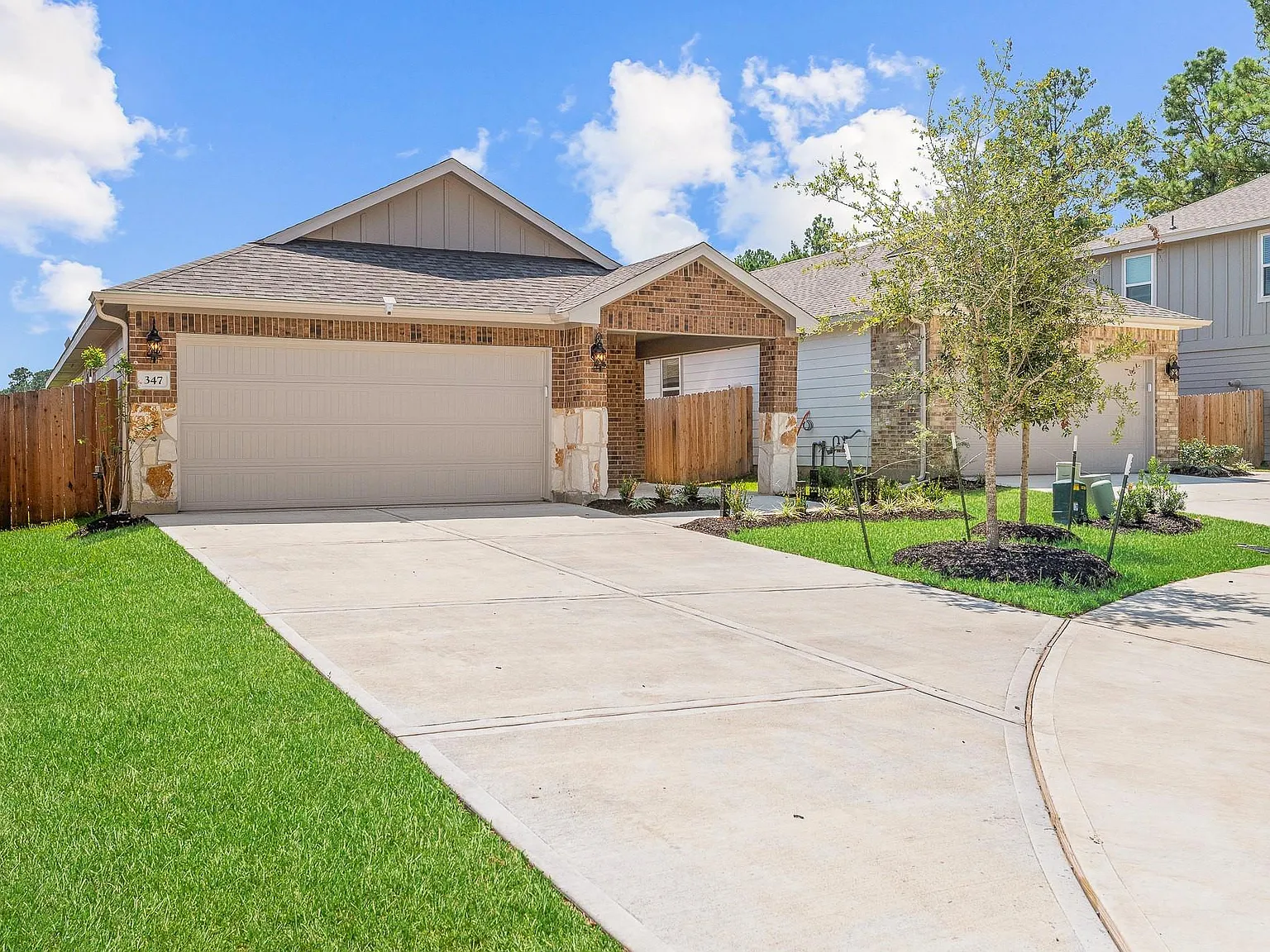 3 bed, 2.0 bath, 1449 sqft, $2,000 — Photo 3