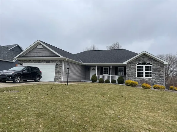 129 Hidden Lake Dr, New Castle, PA 16101