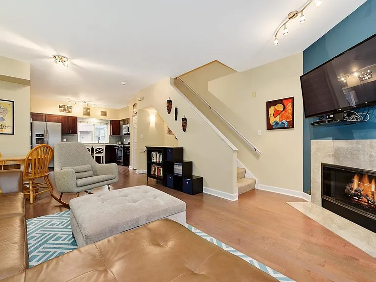 1540 N Greenview Ave #E — Photo 1