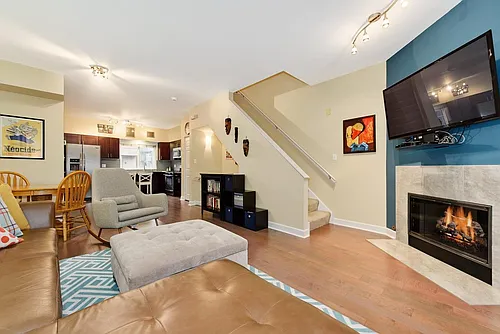1540 N Greenview Ave #E Photo 1