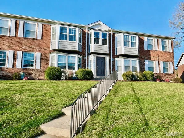 611 Thunderbird Ct, Chesterfield, MO 63017