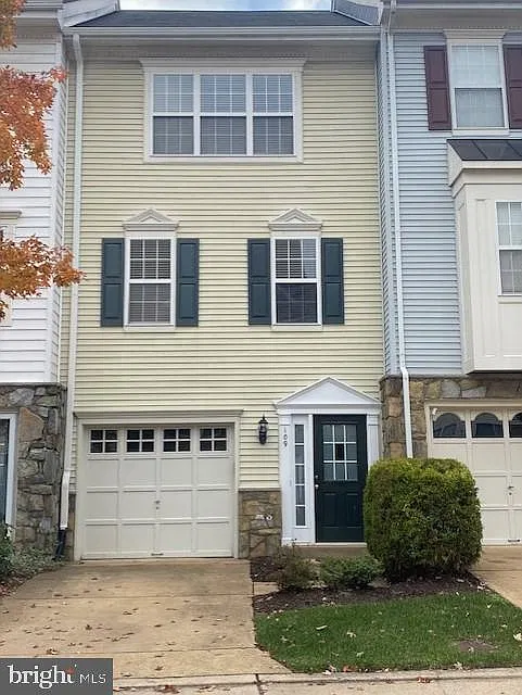 109 Meadows Ln