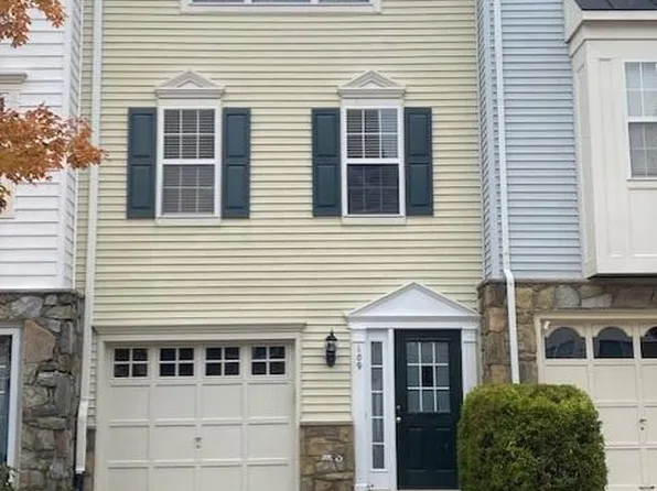 109 Meadows Ln, Alexandria, VA 22304
