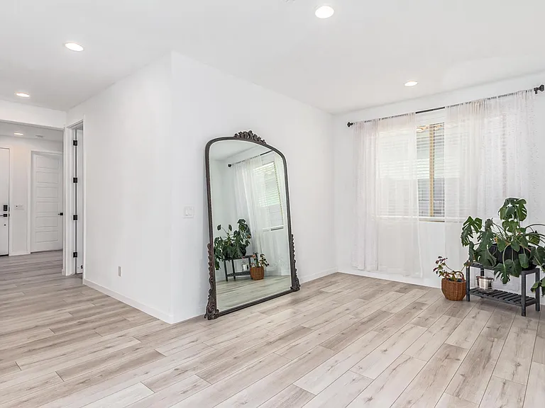 2763 W Apollo Rd — Photo 5