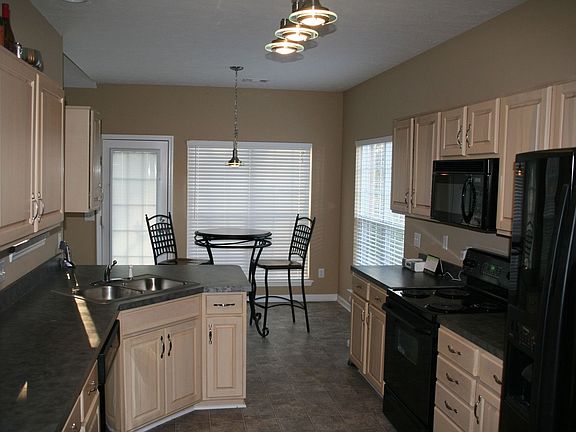 Eat-In Kitchen