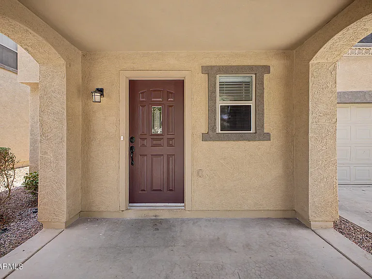 742 N 112th Dr — Photo 2