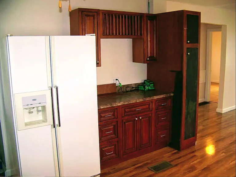 543 Woodbury Ave — Photo 8