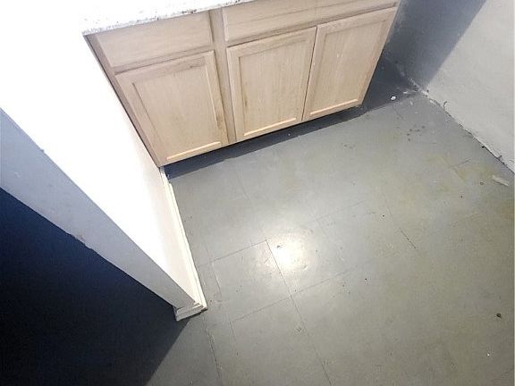 5th image of 837 Frizell Ave