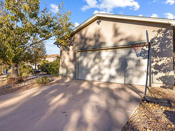 4th image of 3100 W Meadow Dr SW