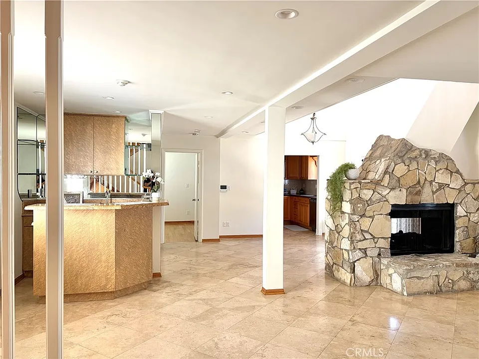425 S Catalina Ave #4