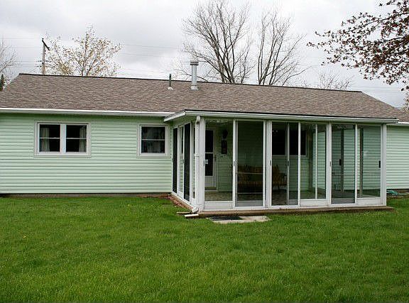 3rd image of 2815 N Bayview Ln