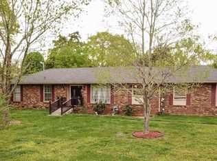 240 Island Dr, Hendersonville, TN 37075