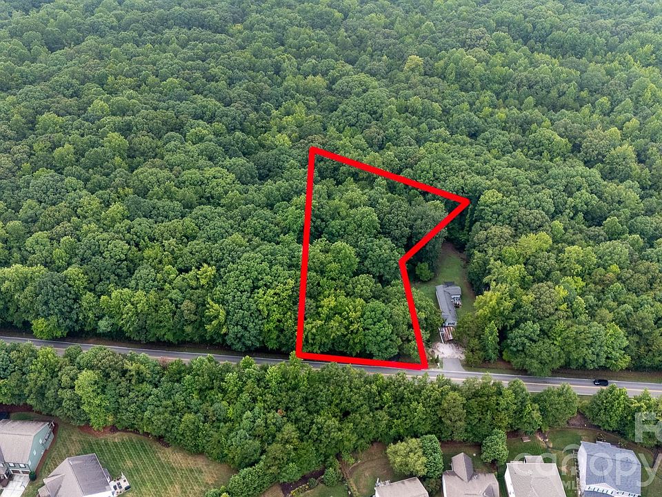 1st image of 8877 Possum Hollow Rd