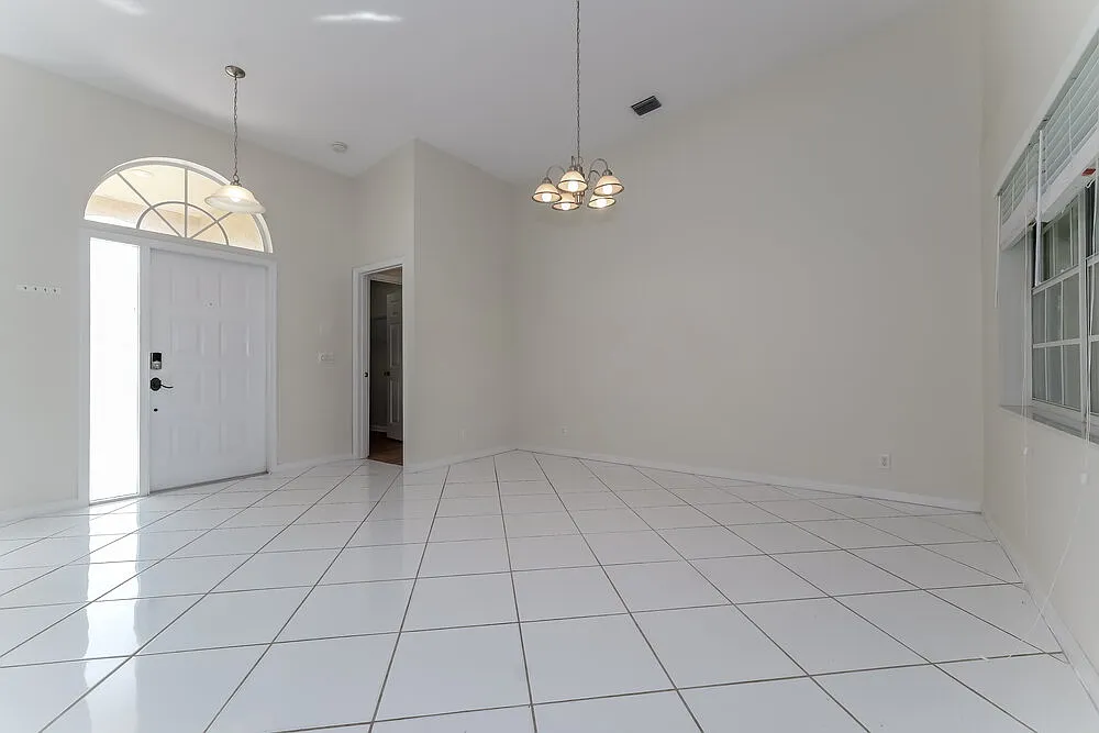 3 bed, 2.0 bath, 2018 sqft, $3,520 — Photo 4
