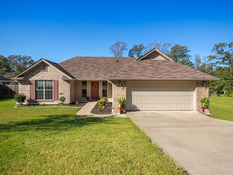 1st image of 105 Country Club Dr