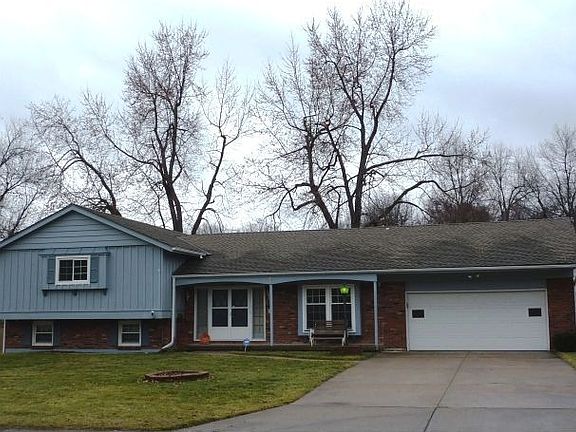 4 bedroom 2.5 Bath Tri-Level