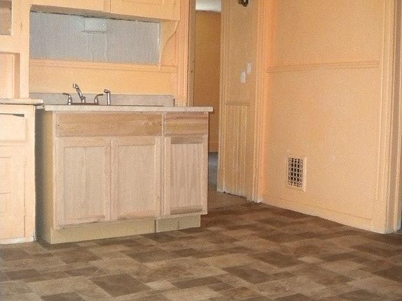 3rd image of 123 Kensington Ave