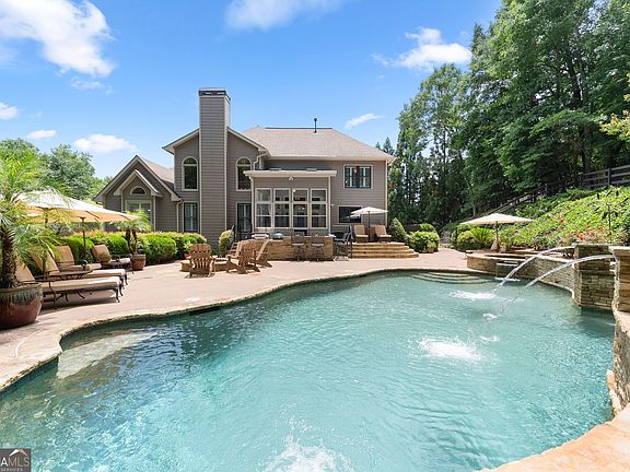 3rd image of 136 Riverview Dr