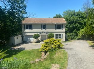 98 Hillside Rd, Sparta, NJ 07871