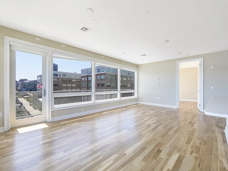 10 Main St #420 — Photo 15
