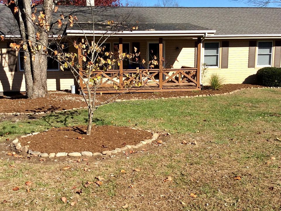 Front of home 35 West Broadleaf Dr