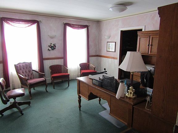 4th image of 203 E Main St