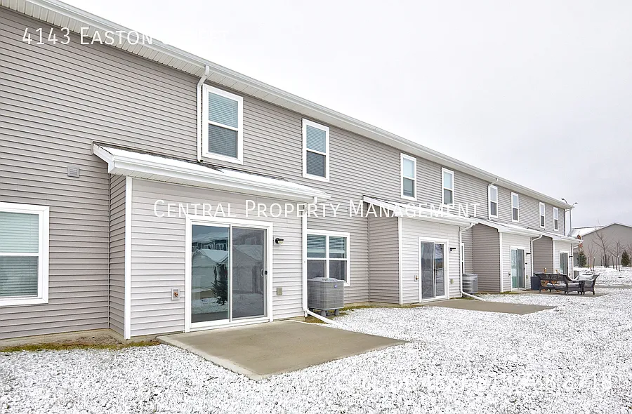 3 Bedroom 2.5 Bathroom Townhome in Painted Woods Community — Photo 2