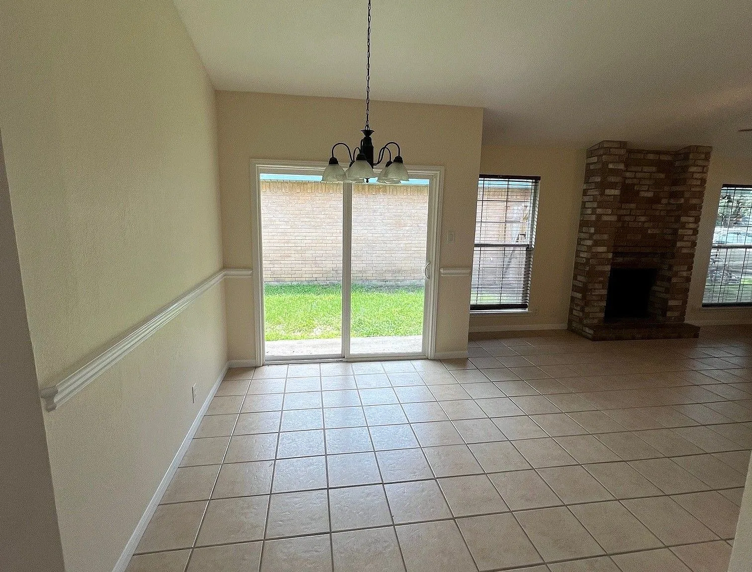 3 bed, 2.0 bath, 1214 sqft, $1,550 — Photo 4