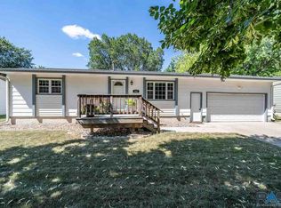 802 E Maple St, Harrisburg, SD 57032