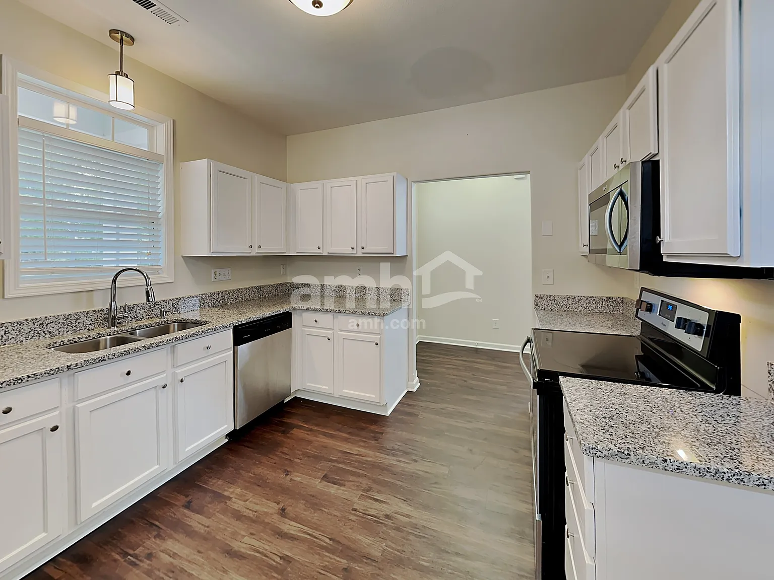 4 bed, 2.5 bath, 1856 sqft, $2,415 — Photo 4