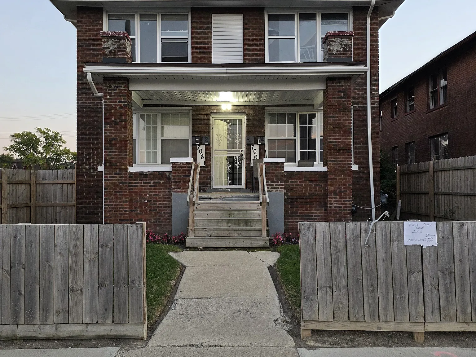 3 bed, 854 sqft, $1,200 — Photo 1