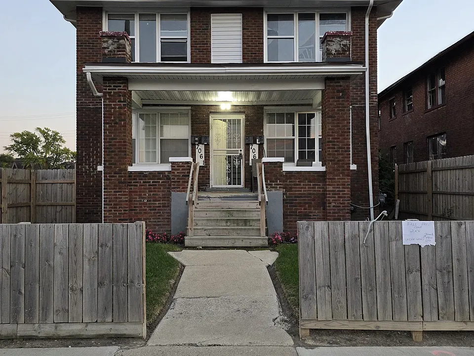 Front of the 4-family flat.