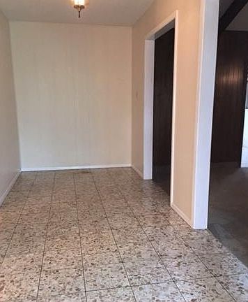 3rd image of 1302 Old Cedar Ln
