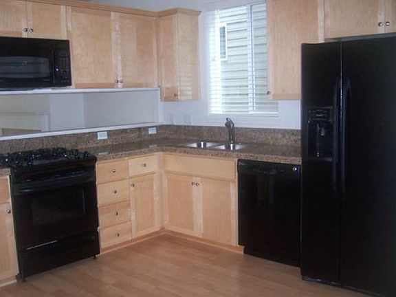 3rd image of 921 SE Tamango St