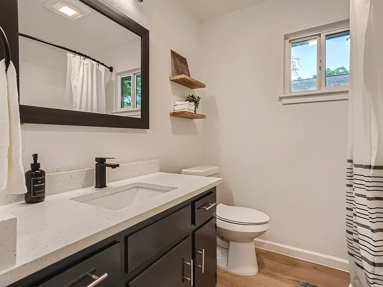 306 E Powell Ln #A — Photo 7